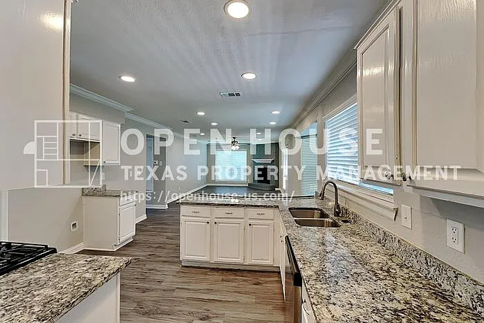 4117 Tradewind Dr — Photo 5