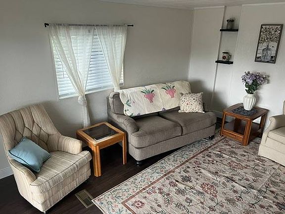 3rd image of 179 Hadley Rd