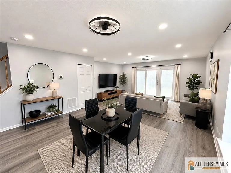 102 Goodwin Dr — Photo 4