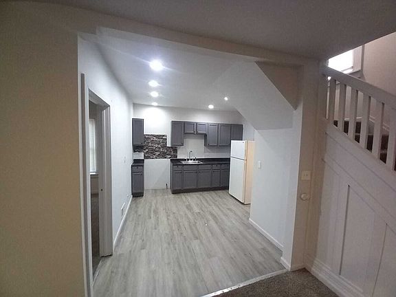 3rd image of 75 Waverly St
