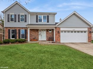 8216 Middlebury Ave, Woodridge, IL 60517
