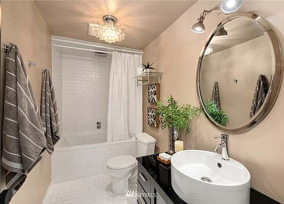 4th image of 1028 Lakeview Blvd E APT 9