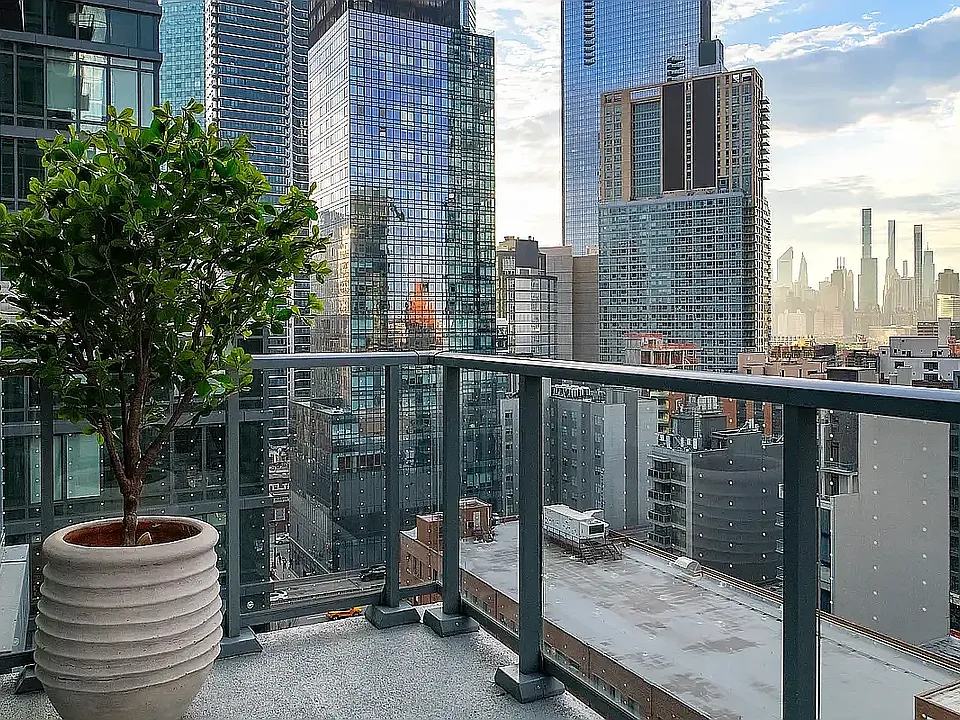 42-06 Orchard St #22P