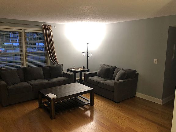 3rd image of 24 Newberry Ln