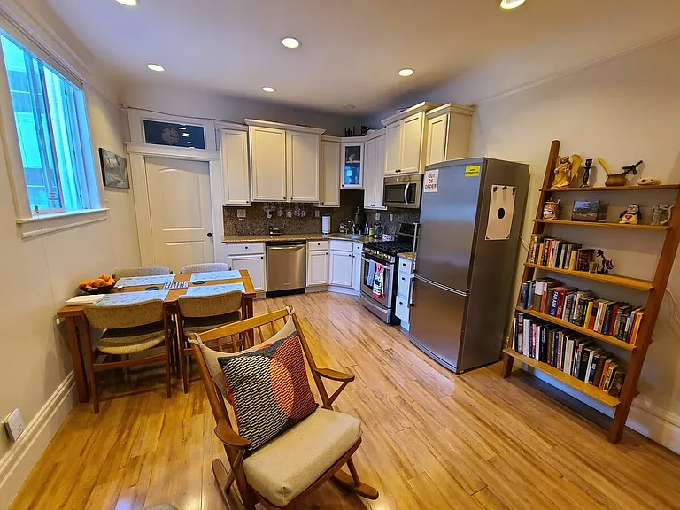 274 Lexington St #B — Photo 10