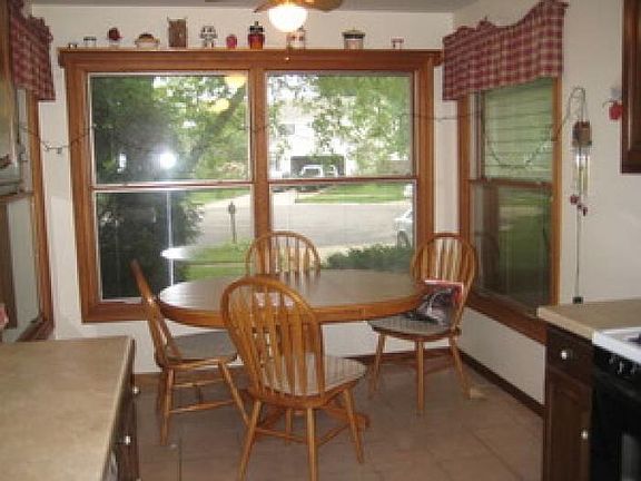 5th image of 2S071 Waltham Ct