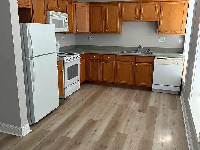Drake Hotel Apartments — Photo 7