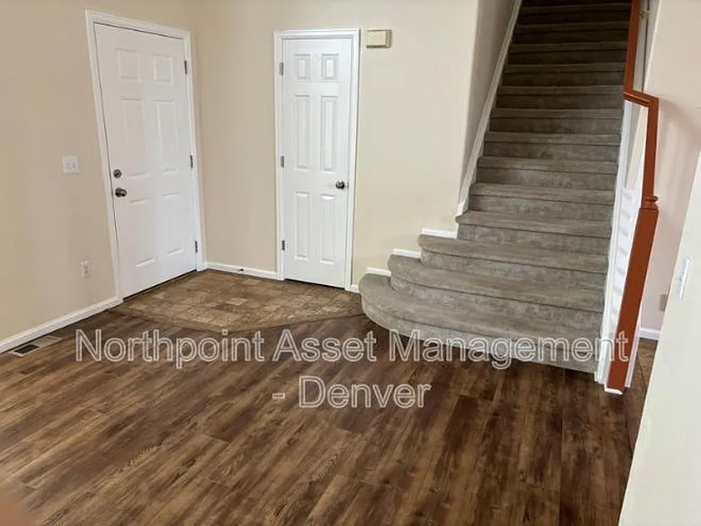 9534 High Cliffe St — Photo 2
