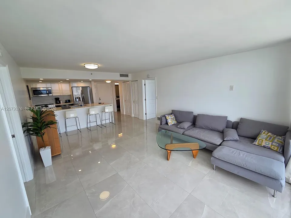 7601 E Treasure Dr #1902