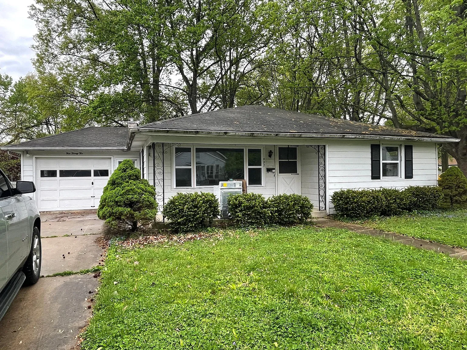 422 W Adams St photo 1