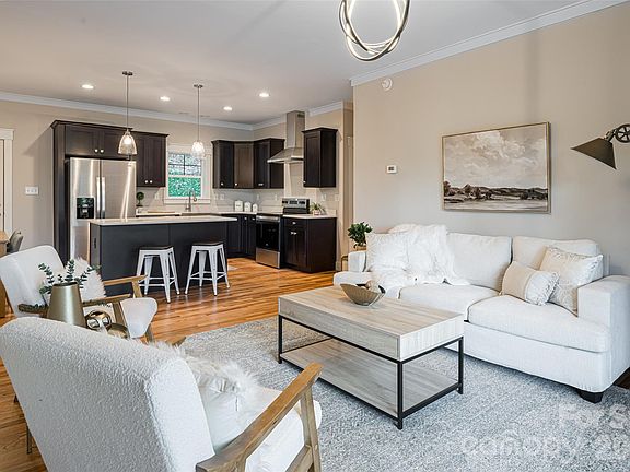 5th image of 1487 Golf Course Rd