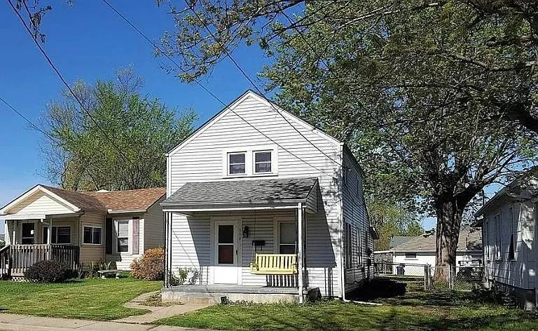 998 S Monroe St — Photo 1