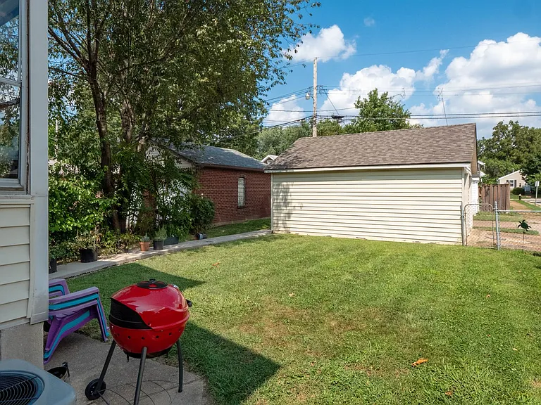 6401 Potomac — Photo 18