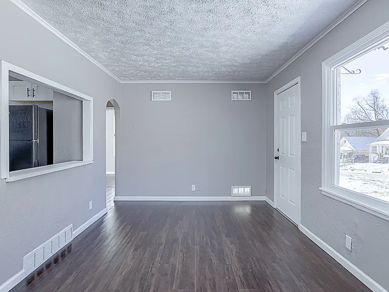 5345 N 33rd Ave — Photo 3