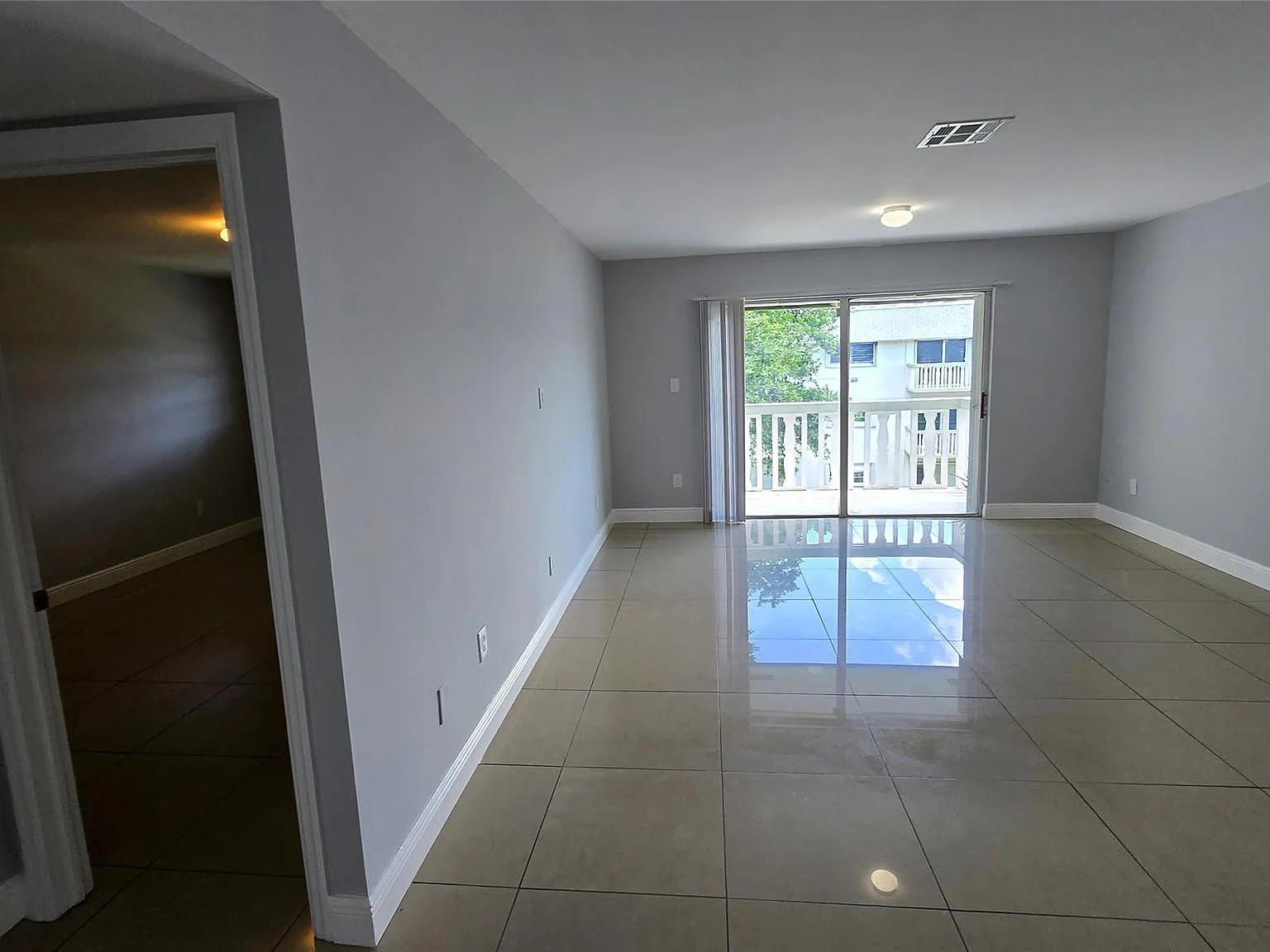 1 bed, 1.5 bath, 740 sqft, $1,590 — Photo 4