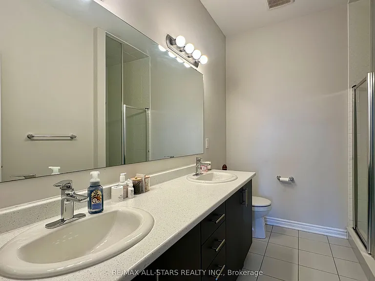 17 Lakewood Cres #3 — Photo 11