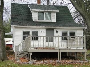 313 W Oak St, Baraboo, WI 53913