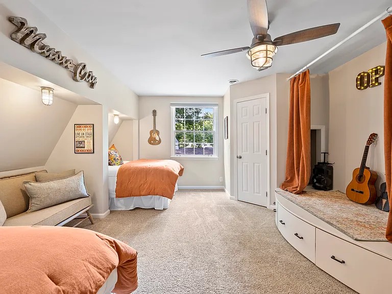 2215 Creekside Ln — Photo 31