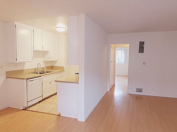3rd image of 818 7th St APT 4