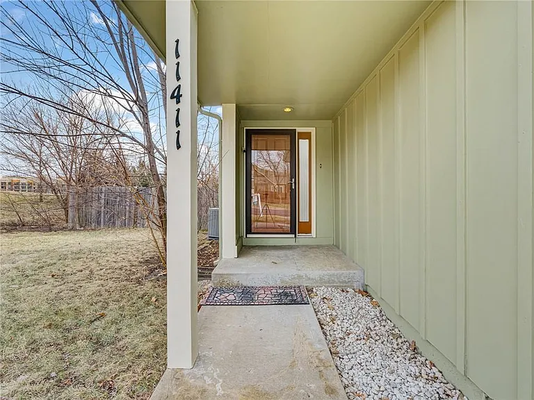 11411 Nieman Rd — Photo 2