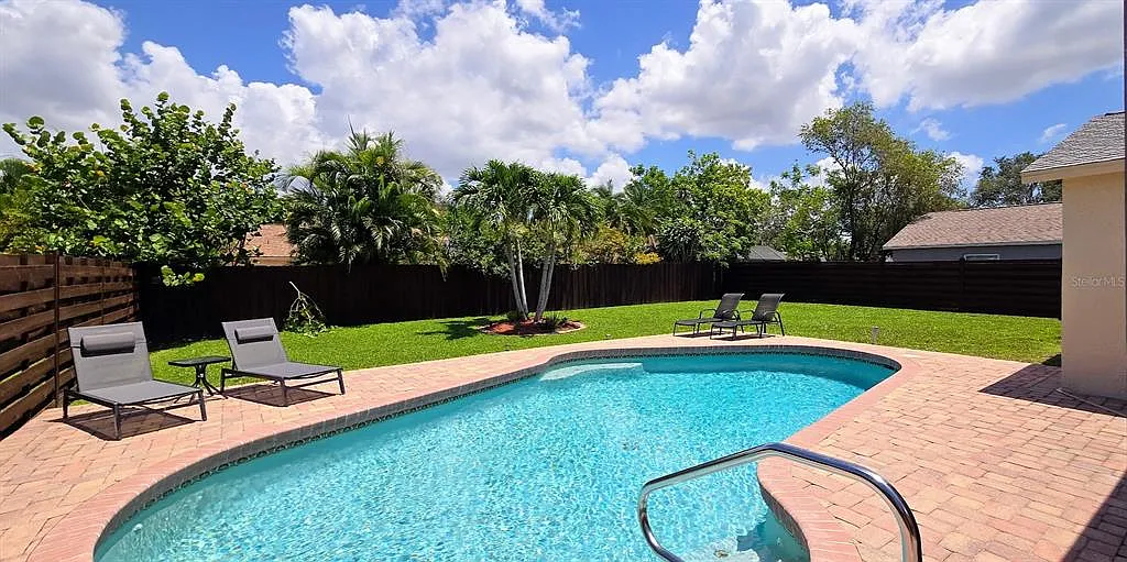 3 bed, 2.0 bath, 1444 sqft, $4,500 — Photo 4
