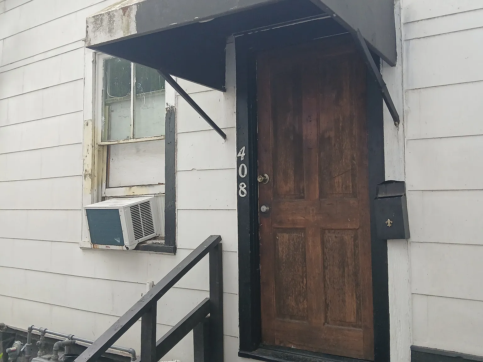 Studio, 250 sqft, $700 — Photo 1