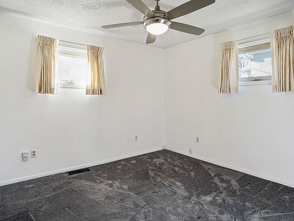4th image of 813 E 100th Ter