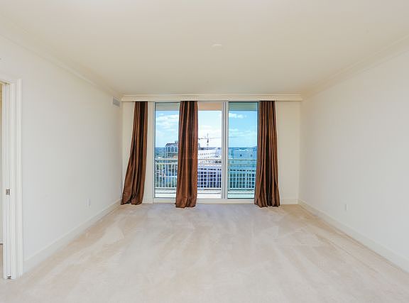 5th image of 1350 Main St Unit 1301