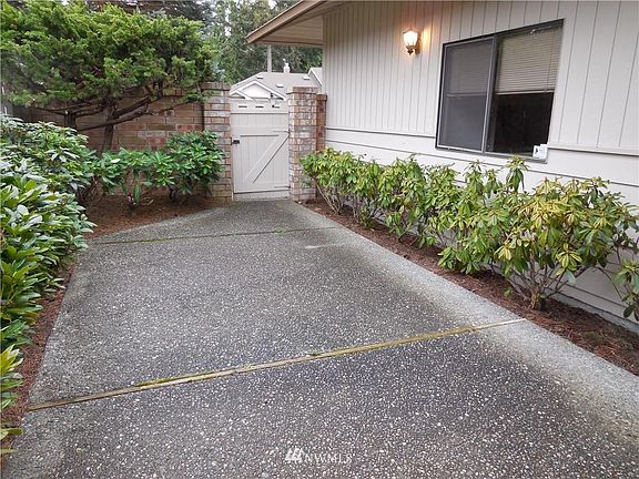 3rd image of 179 Fairway Dr