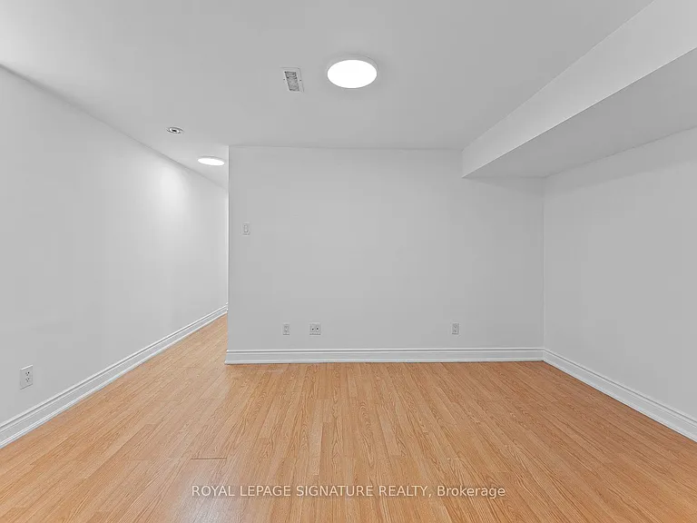 502 Westmount Ave #LOWER — Photo 24