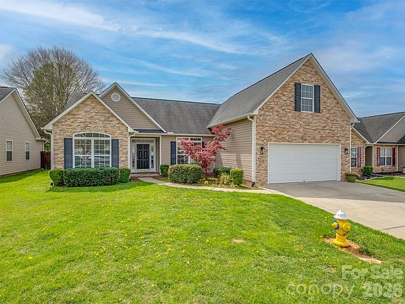 4th image of 33 W Hiawassee Rd