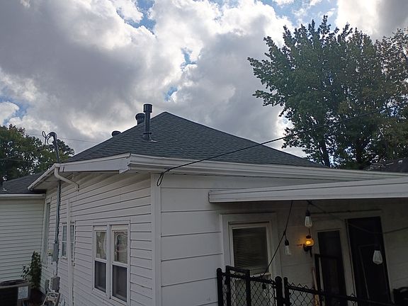 3rd image of 1210 N Logan St