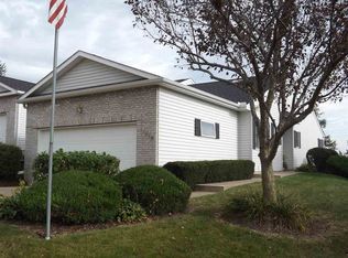 1114 Eagle View Ct, Le Claire, IA 52753