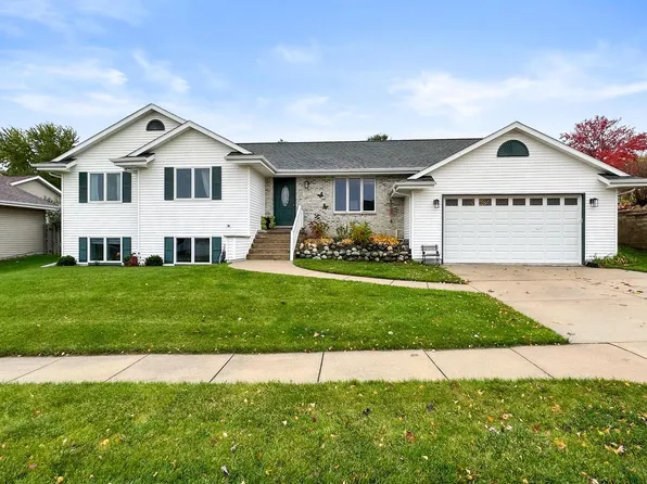 327 Grant STREET, Elkhorn, WI 53121