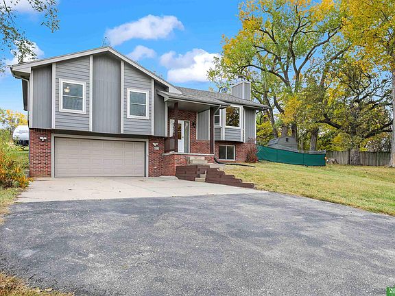 2nd image of 814 Carol Ct