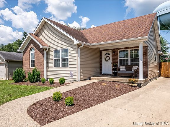 4th image of 908 Twin Oaks Drive
