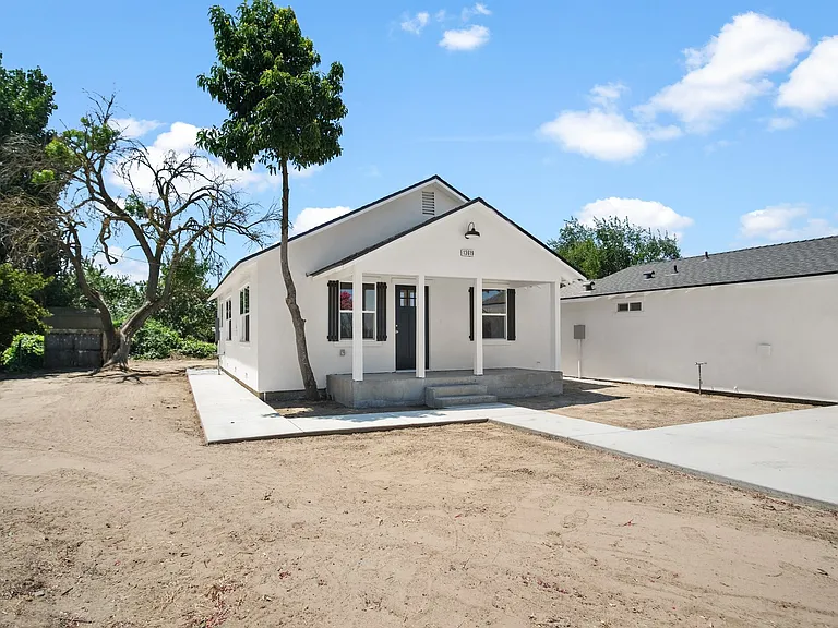 13619 Peach Ave — Photo 3