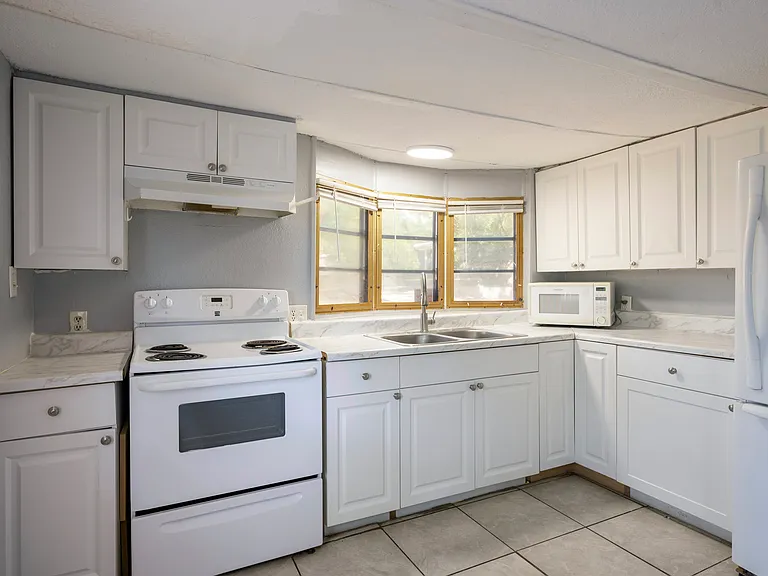 4239 Memphis Ave — Photo 4