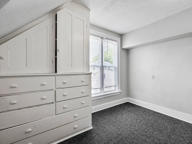 215 E South St — Photo 12