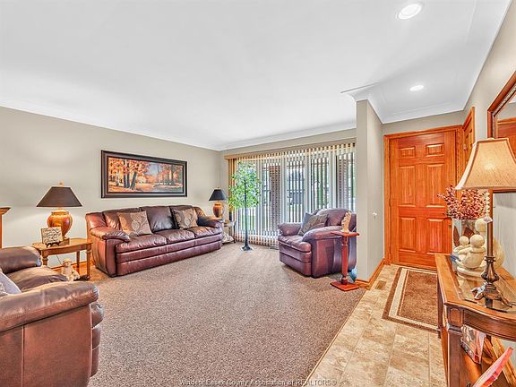 4th image of 1048 Coventry Ct