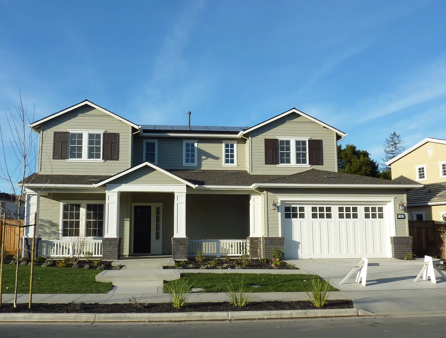240 Levin Ave photo 1