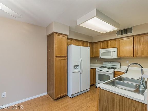 3rd image of 3068 Tarpon Dr Unit 202