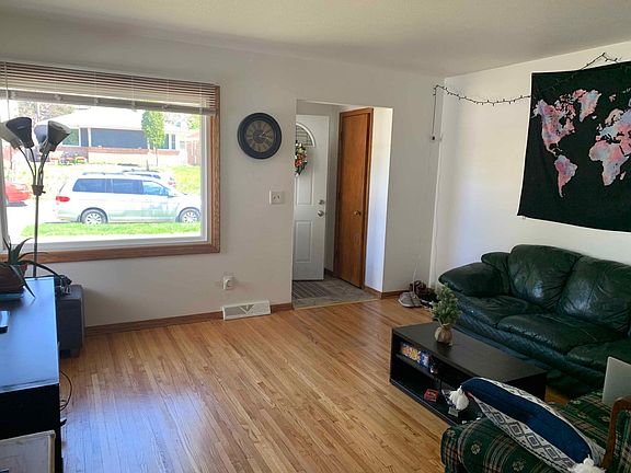 4th image of 877 23rd Ave SE