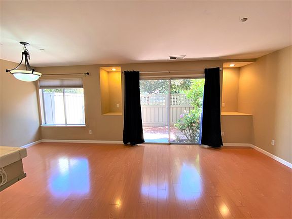 3rd image of 61 Mirabelli Cir