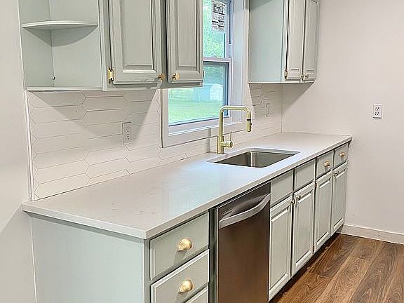 2nd image of 2209 Woodbine Ave