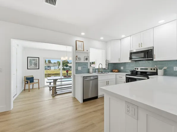533 Riverside Drive, Palm Beach Gardens, FL 33410