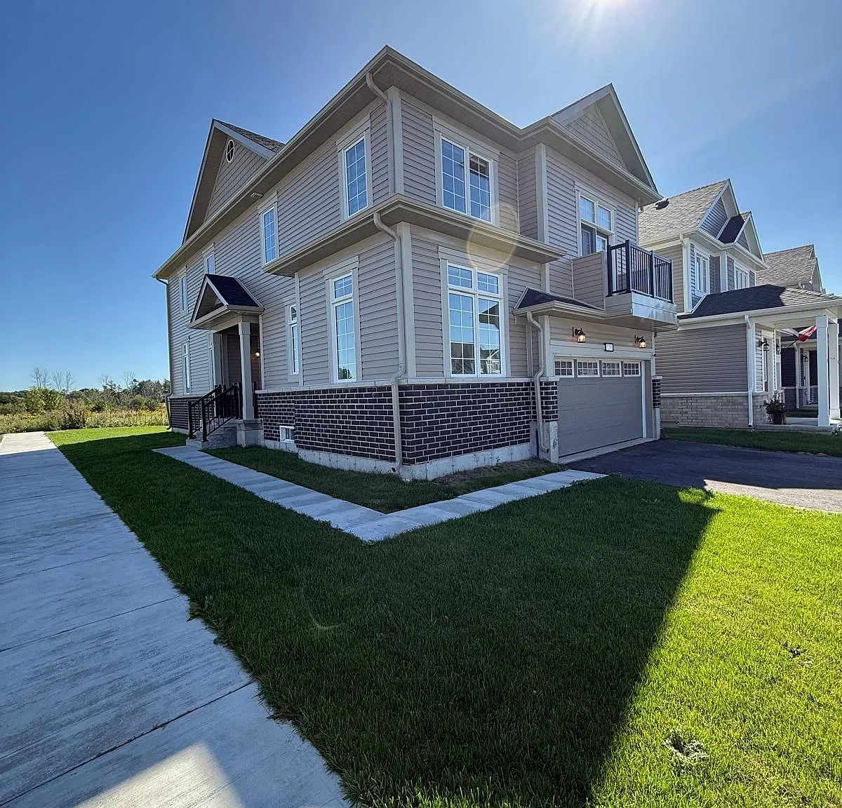 4 bed, $2,800 — Photo 1