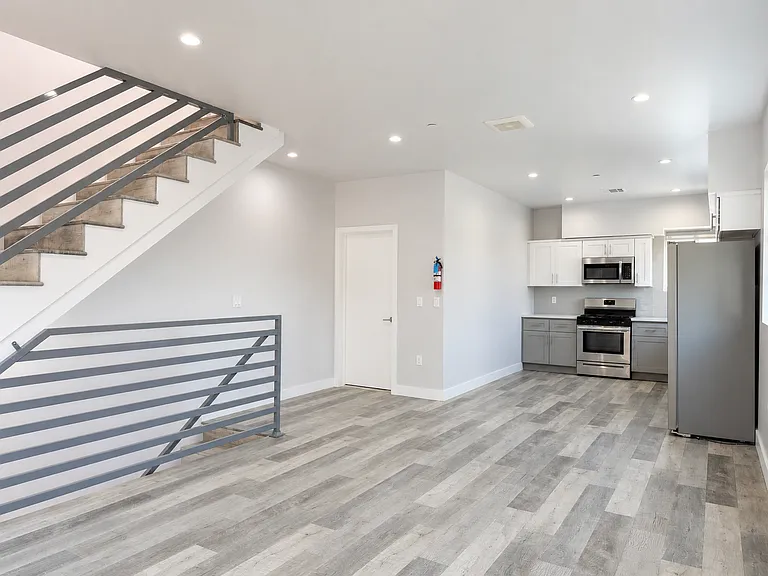 Case Townhomes — Photo 15
