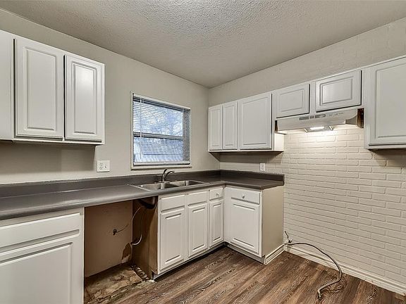 4th image of 904 Hoke Smith Dr