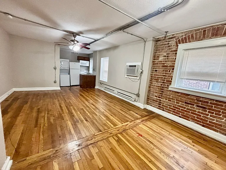 3201 Broadway — Photo 15